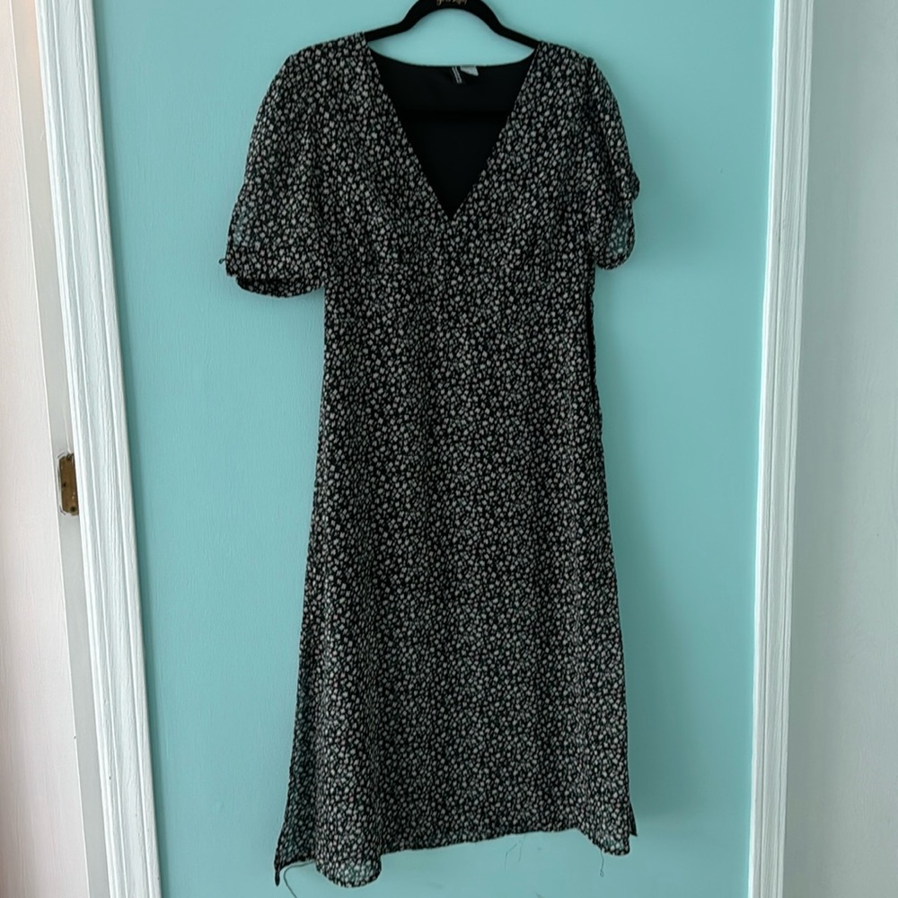 It’s nice summer dress in black (used)